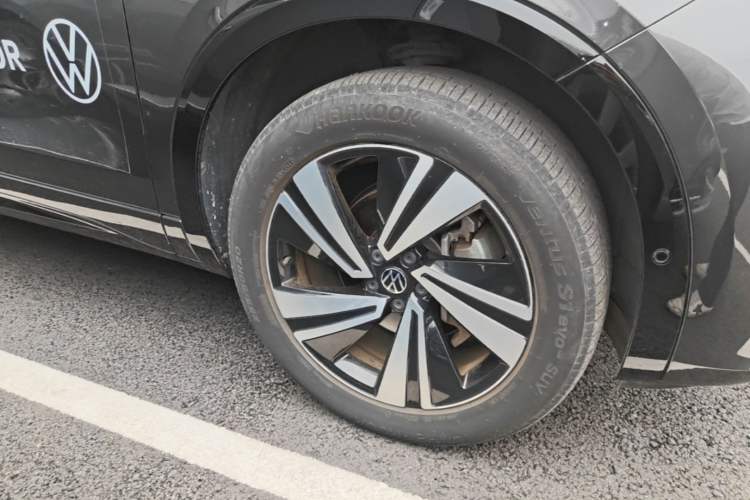 Used Volkswagen Tavendor 2023 380TSI Four-Wheel Drive R-Line Cruise Edition Right Front Wheel Hub