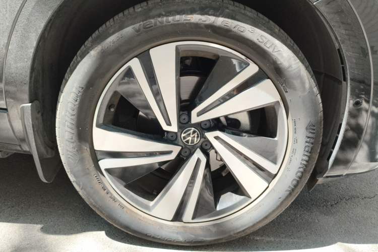 Used Volkswagen Tavendor 2023 380TSI Four-Wheel Drive R-Line Cruise Edition Right Front Wheel Hub