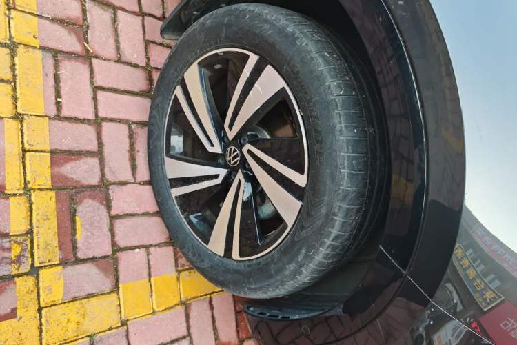 Used Volkswagen Tavendor 2023 380TSI Four-Wheel Drive R-Line Cruise Edition Right Front Wheel Hub