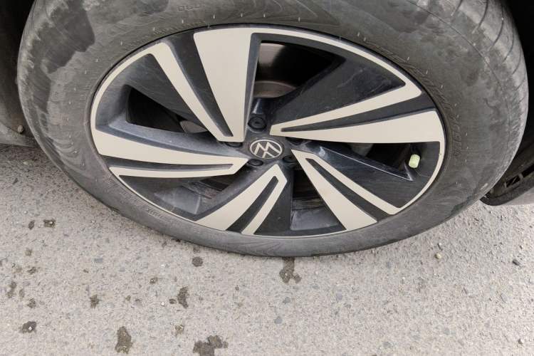 Used Volkswagen Tavendor 2023 380TSI Four-Wheel Drive R-Line Cruise Edition Right Front Wheel Hub