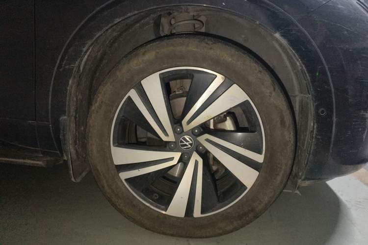 Used Volkswagen Tavendor 2023 380TSI Four-Wheel Drive R-Line Cruise Edition Right Front Wheel Hub