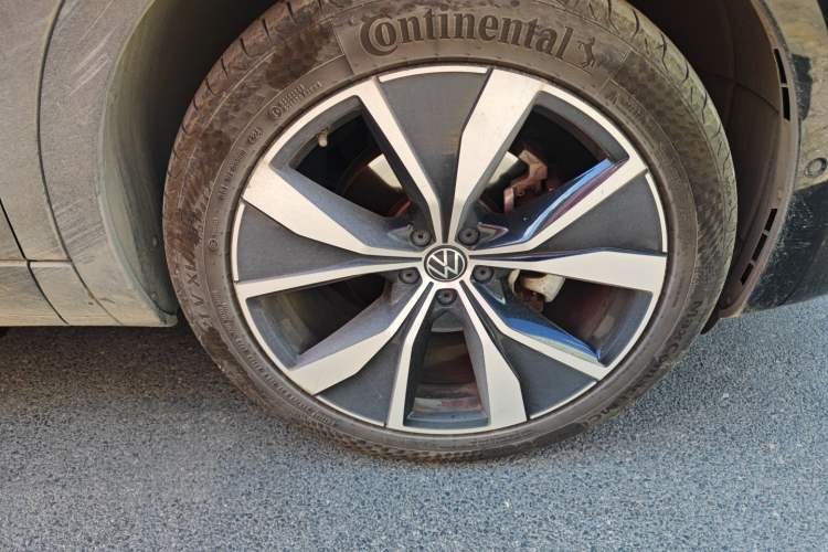 Used Volkswagen Tavendor 2023 380TSI Four-Wheel Drive R-Line First Edition Right Front Wheel Hub