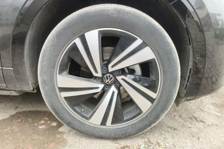 Used Volkswagen Tavendor 2023 380TSI Four-Wheel Drive R-Line Cruise Edition Right Front Wheel Hub