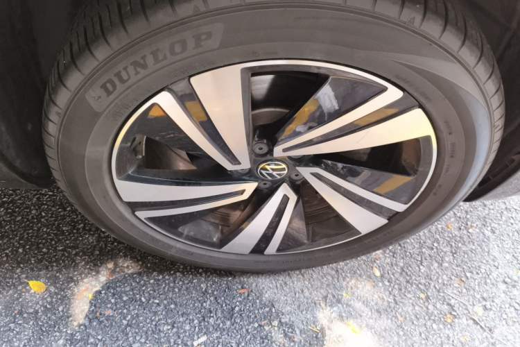 Used Volkswagen Tavendor 2023 380TSI Four-Wheel Drive R-Line Cruise Edition Right Front Wheel Hub
