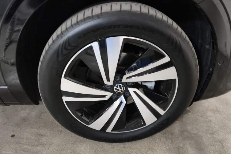 Used Volkswagen Tavendor 2023 380TSI Four-Wheel Drive R-Line Cruise Edition Right Front Wheel Hub
