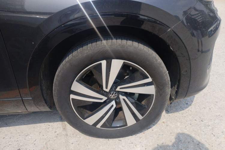 Used Volkswagen Tavendor 2023 380TSI Four-Wheel Drive R-Line Cruise Edition Right Front Wheel Hub