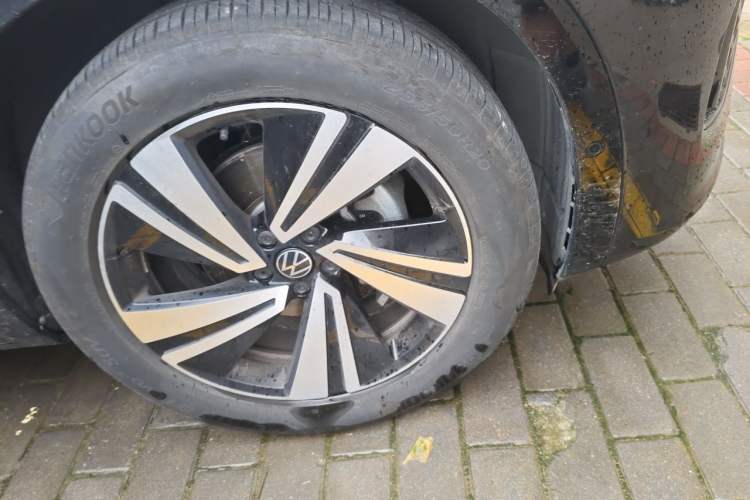 Used Volkswagen Tavendor 2023 380TSI Four-Wheel Drive R-Line Cruise Edition Right Front Wheel Hub