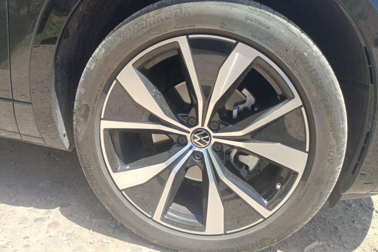 Used Volkswagen Tavendor 2023 380TSI Four-Wheel Drive R-Line Cruise Edition Right Front Wheel Hub