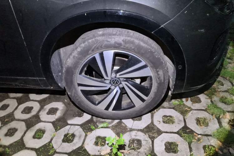 Used Volkswagen Tavendor 2023 380TSI Four-Wheel Drive R-Line Cruise Edition Right Front Wheel Hub