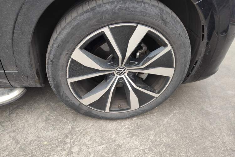 Used Volkswagen Tavendor 2023 380TSI Four-Wheel Drive R-Line First Edition Right Front Wheel Hub