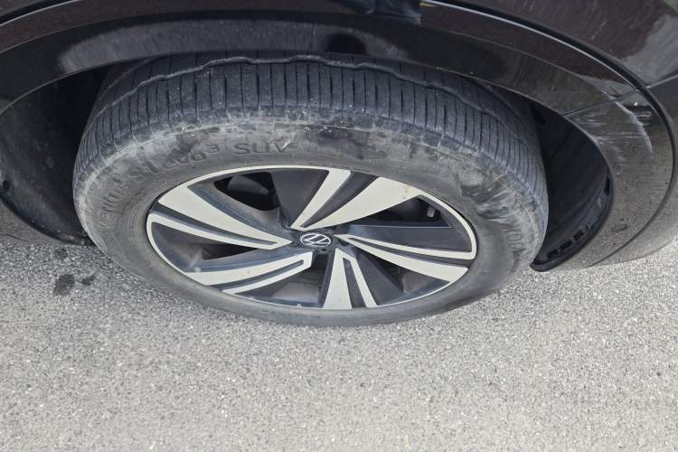 Used Volkswagen Tavendor 2023 380TSI Four-Wheel Drive R-Line Cruise Edition Right Front Wheel Hub