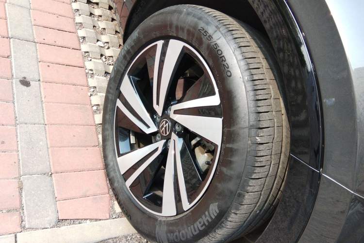 Used Volkswagen Tavendor 2023 380TSI Four-Wheel Drive R-Line Cruise Edition Right Front Wheel Hub