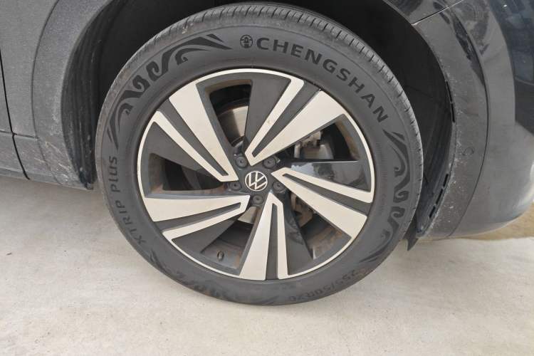 Used Volkswagen Tavendor 2023 380TSI Four-Wheel Drive R-Line Cruise Edition Right Front Wheel Hub