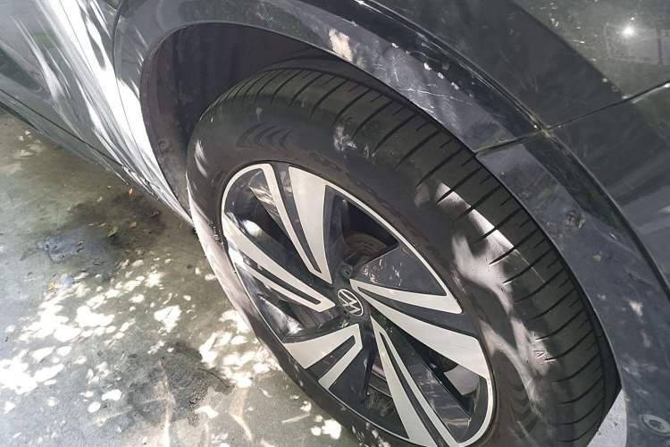 Used Volkswagen Tavendor 2023 380TSI Four-Wheel Drive R-Line Cruise Edition Right Front Wheel Hub