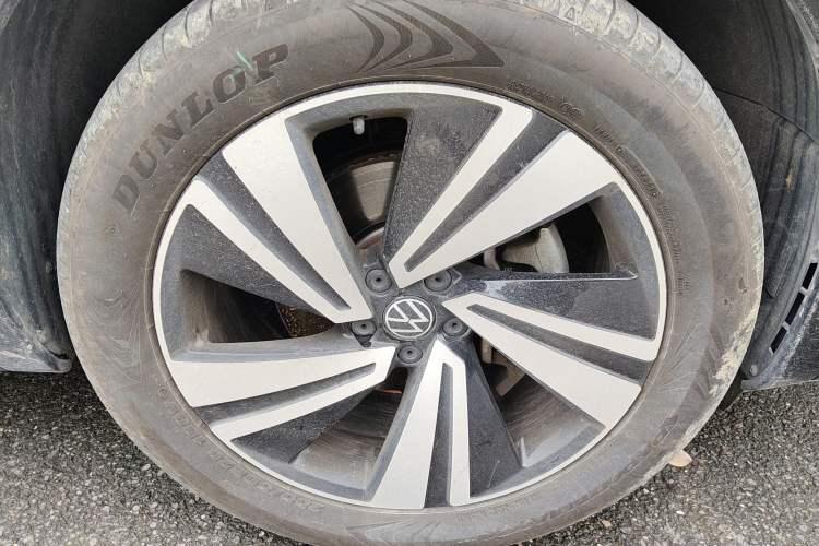 Used Volkswagen Tavendor 2023 380TSI Four-Wheel Drive R-Line Cruise Edition Right Front Wheel Hub