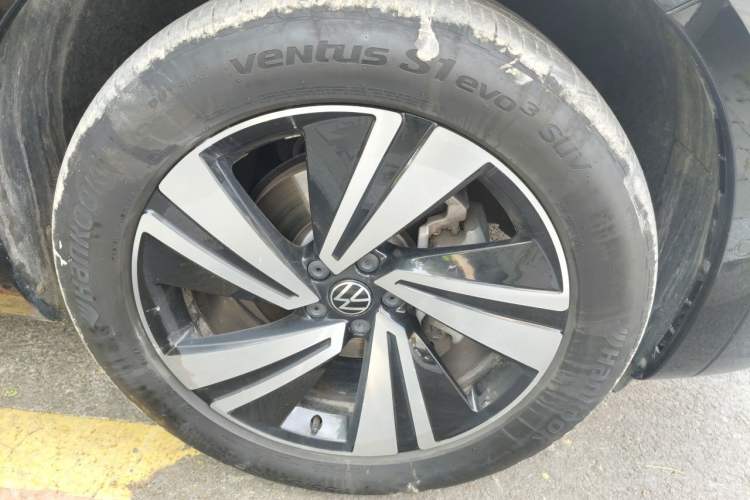 Used Volkswagen Tavendor 2023 380TSI Four-Wheel Drive R-Line Cruise Edition Right Front Wheel Hub