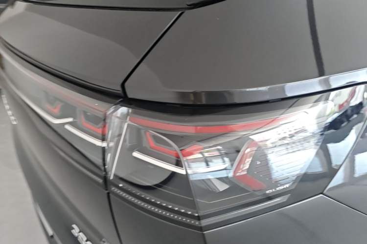 Used Volkswagen Tavendor 2023 380TSI Four-Wheel Drive R-Line Cruise Edition Right Rear Taillight