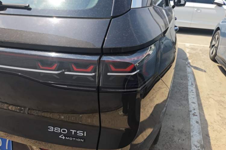 Used Volkswagen Tavendor 2023 380TSI Four-Wheel Drive R-Line Cruise Edition Right Rear Taillight