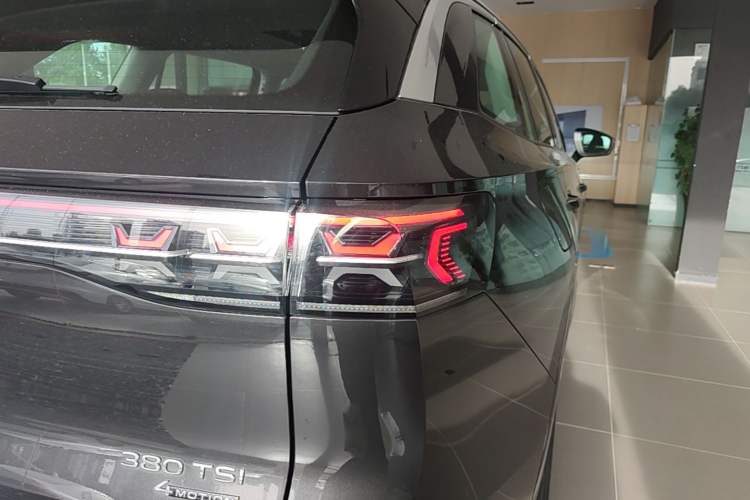 Used Volkswagen Tavendor 2023 380TSI Four-Wheel Drive R-Line Cruise Edition Right Rear Taillight