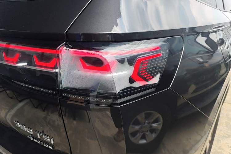 Used Volkswagen Tavendor 2023 380TSI Four-Wheel Drive R-Line Cruise Edition Right Rear Taillight