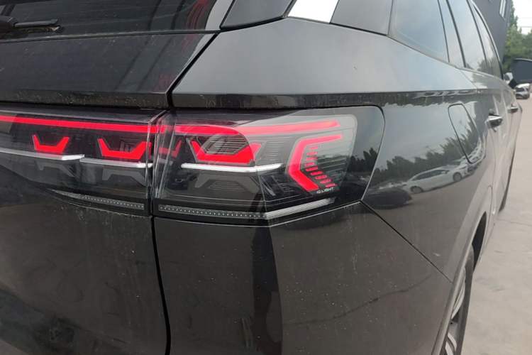 Used Volkswagen Tavendor 2023 380TSI Four-Wheel Drive R-Line Cruise Edition Right Rear Taillight