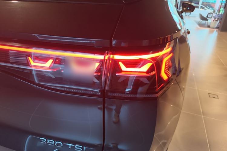 Used Volkswagen Tavendor 2023 380TSI Four-Wheel Drive R-Line Cruise Edition Right Rear Taillight