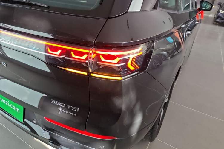Used Volkswagen Tavendor 2023 380TSI Four-Wheel Drive R-Line Cruise Edition Right Rear Taillight