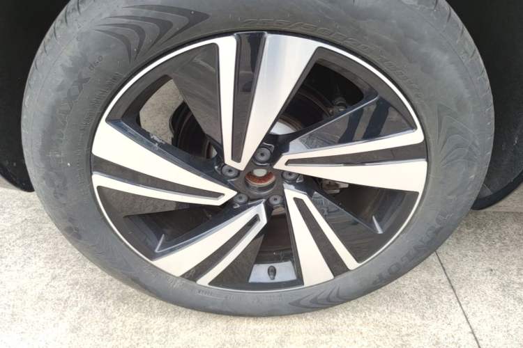 Used Volkswagen Tavendor 2023 380TSI Four-Wheel Drive R-Line Cruise Edition Right Rear Wheel Hub