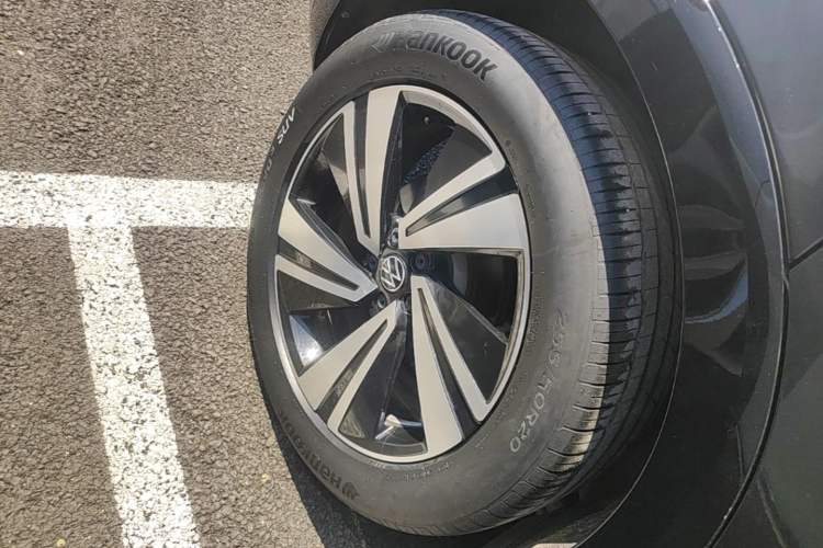 Used Volkswagen Tavendor 2023 380TSI Four-Wheel Drive R-Line Cruise Edition Right Rear Wheel Hub