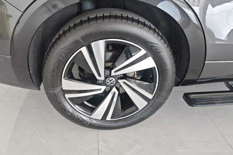 Used Volkswagen Tavendor 2023 380TSI Four-Wheel Drive R-Line Cruise Edition Right Rear Wheel Hub