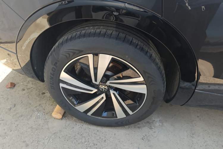 Used Volkswagen Tavendor 2023 380TSI Four-Wheel Drive R-Line Cruise Edition Right Rear Wheel Hub