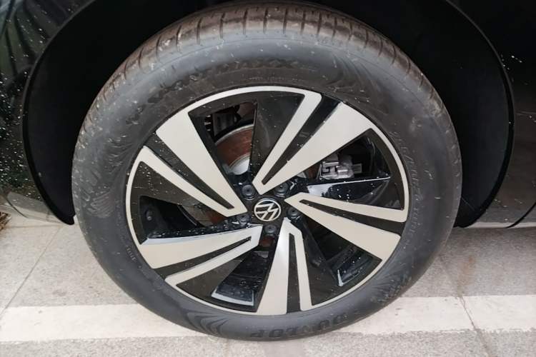 Used Volkswagen Tavendor 2023 380TSI Four-Wheel Drive R-Line Cruise Edition Right Rear Wheel Hub