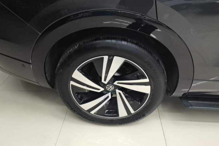 Used Volkswagen Tavendor 2023 380TSI Four-Wheel Drive R-Line Cruise Edition Right Rear Wheel Hub