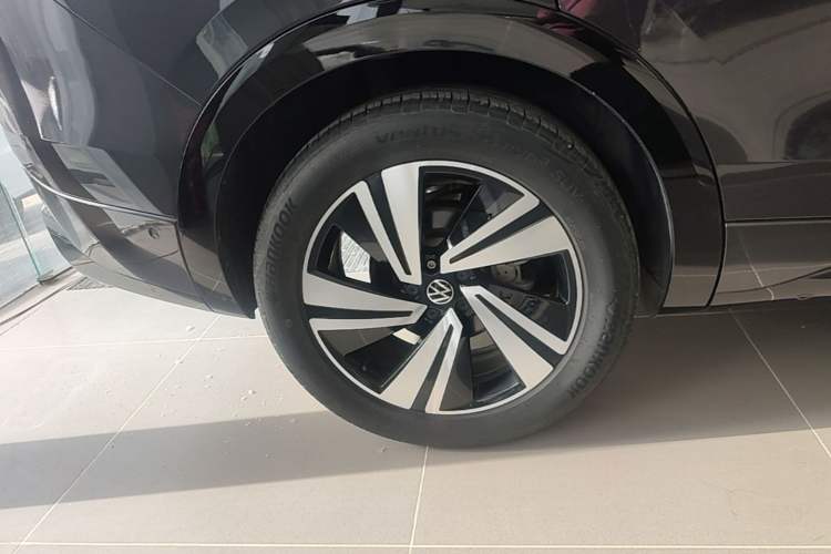 Used Volkswagen Tavendor 2023 380TSI Four-Wheel Drive R-Line Cruise Edition Right Rear Wheel Hub