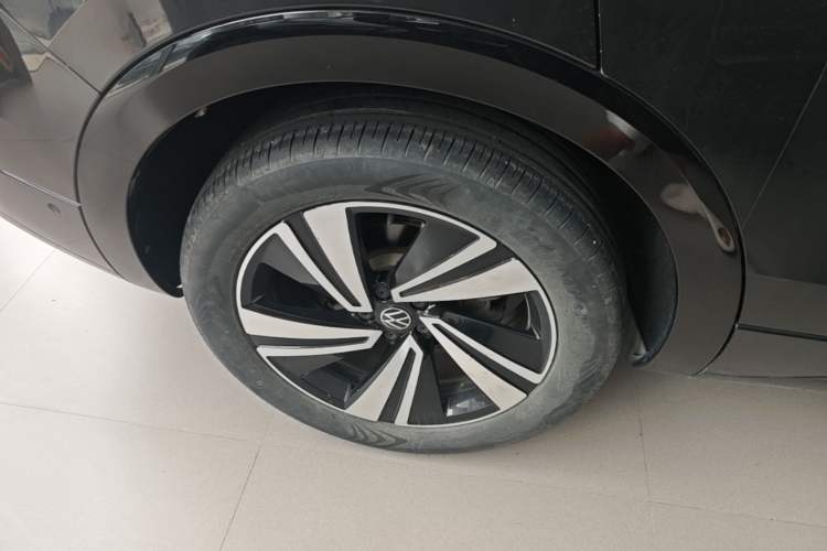 Used Volkswagen Tavendor 2023 380TSI Four-Wheel Drive R-Line Cruise Edition Right Rear Wheel Hub