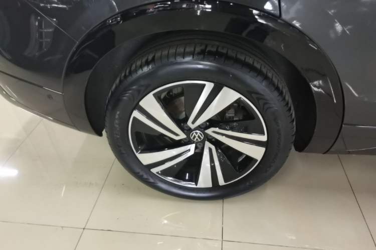 Used Volkswagen Tavendor 2023 380TSI Four-Wheel Drive R-Line Cruise Edition Right Rear Wheel Hub