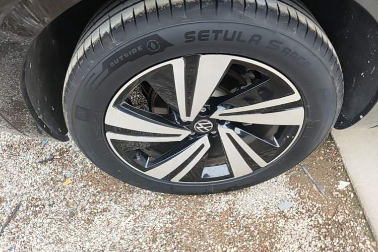 Used Volkswagen Tavendor 2023 380TSI Four-Wheel Drive R-Line Cruise Edition Right Rear Wheel Hub