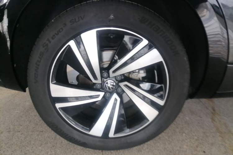 Used Volkswagen Tavendor 2023 380TSI Four-Wheel Drive R-Line Cruise Edition Right Rear Wheel Hub