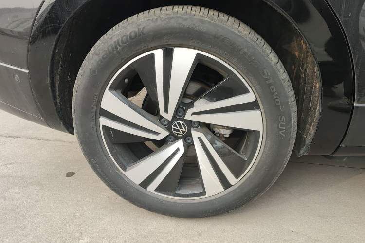 Used Volkswagen Tavendor 2023 380TSI Four-Wheel Drive R-Line Cruise Edition Right Rear Wheel Hub