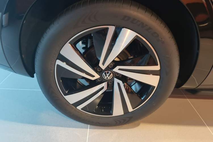 Used Volkswagen Tavendor 2023 380TSI Four-Wheel Drive R-Line Cruise Edition Right Rear Wheel Hub