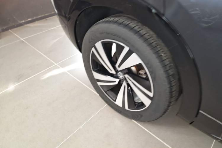 Used Volkswagen Tavendor 2023 380TSI Four-Wheel Drive R-Line Cruise Edition Right Rear Wheel Hub