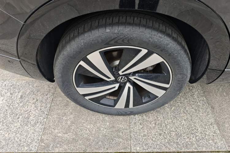 Used Volkswagen Tavendor 2023 380TSI Four-Wheel Drive R-Line Cruise Edition Right Rear Wheel Hub