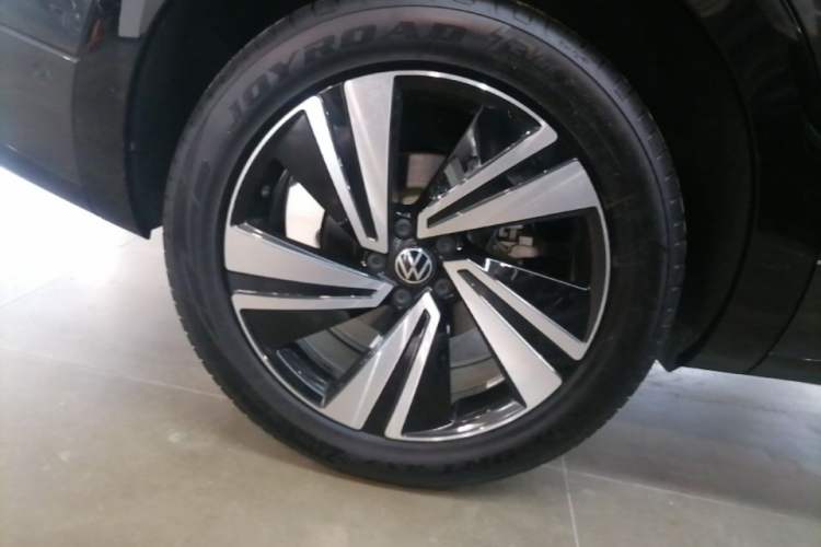 Used Volkswagen Tavendor 2023 380TSI Four-Wheel Drive R-Line Cruise Edition Right Rear Wheel Hub