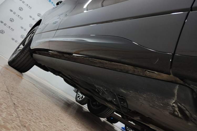 Used Volkswagen Tavendor 2023 380TSI Four-Wheel Drive R-Line Cruise Edition Right Side Sill