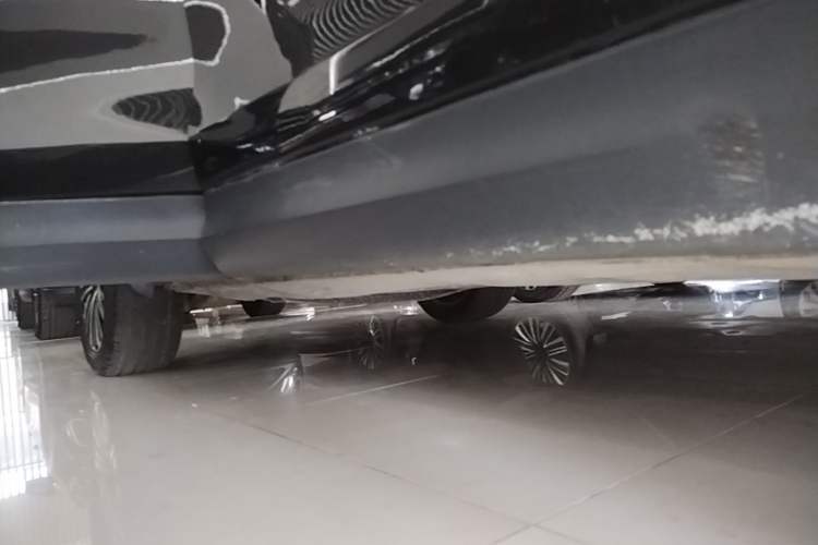 Used Volkswagen Tavendor 2023 330TSI Luxury Touring Edition Right Side Sill
