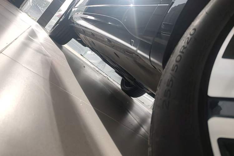 Used Volkswagen Tavendor 2023 380TSI Four-Wheel Drive R-Line Cruise Edition Right Side Sill