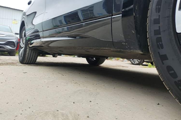 Used Volkswagen Tavendor 2023 380TSI Four-Wheel Drive R-Line Cruise Edition Right Side Sill