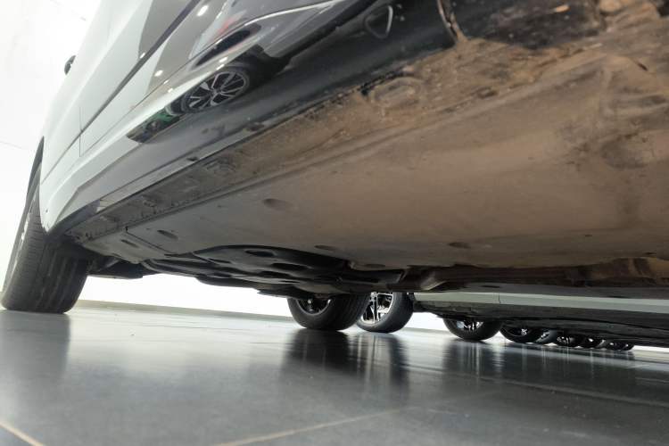 Used Volkswagen Tavendor 2023 380TSI Four-Wheel Drive R-Line Cruise Edition Right Side Sill