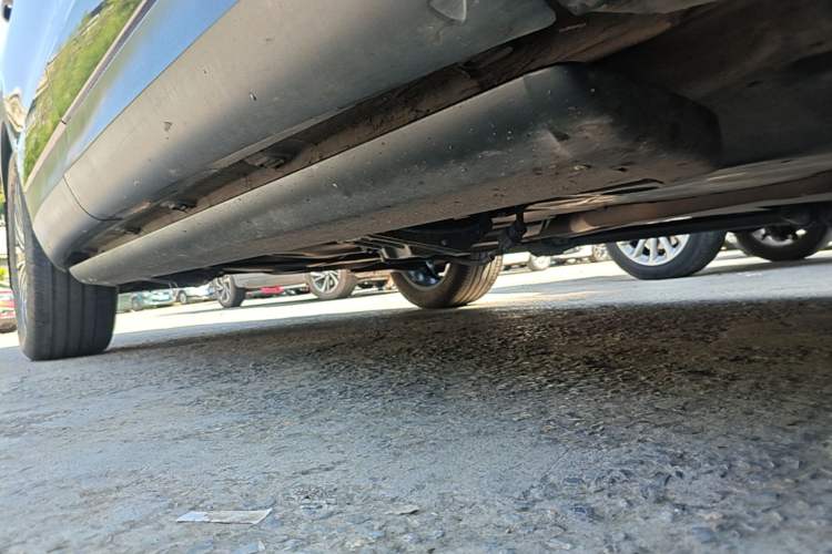 Used Volkswagen Tavendor 2023 330TSI Luxury Touring Edition Right Side Sill