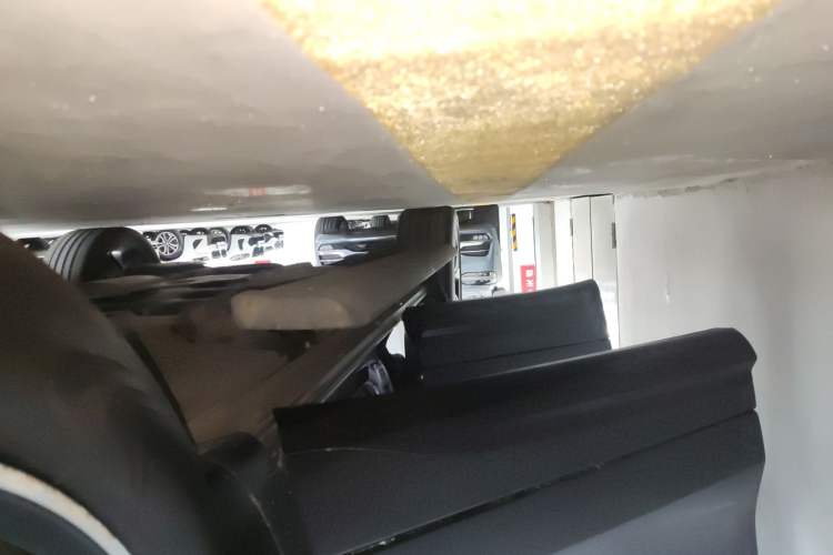 Used Volkswagen Tavendor 2023 380TSI Four-Wheel Drive R-Line First Edition Right Side Sill